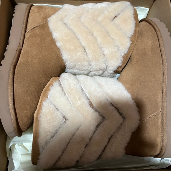 COPY - BRAND NEW UGG- Tania Ugg Boots size 11 with box - Picture 1 of 8
